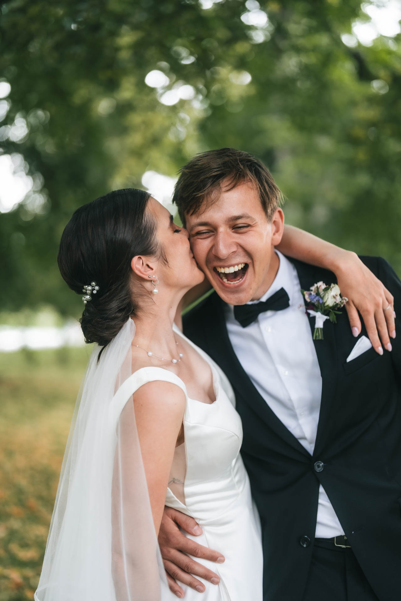 Svatební pár v přírodě